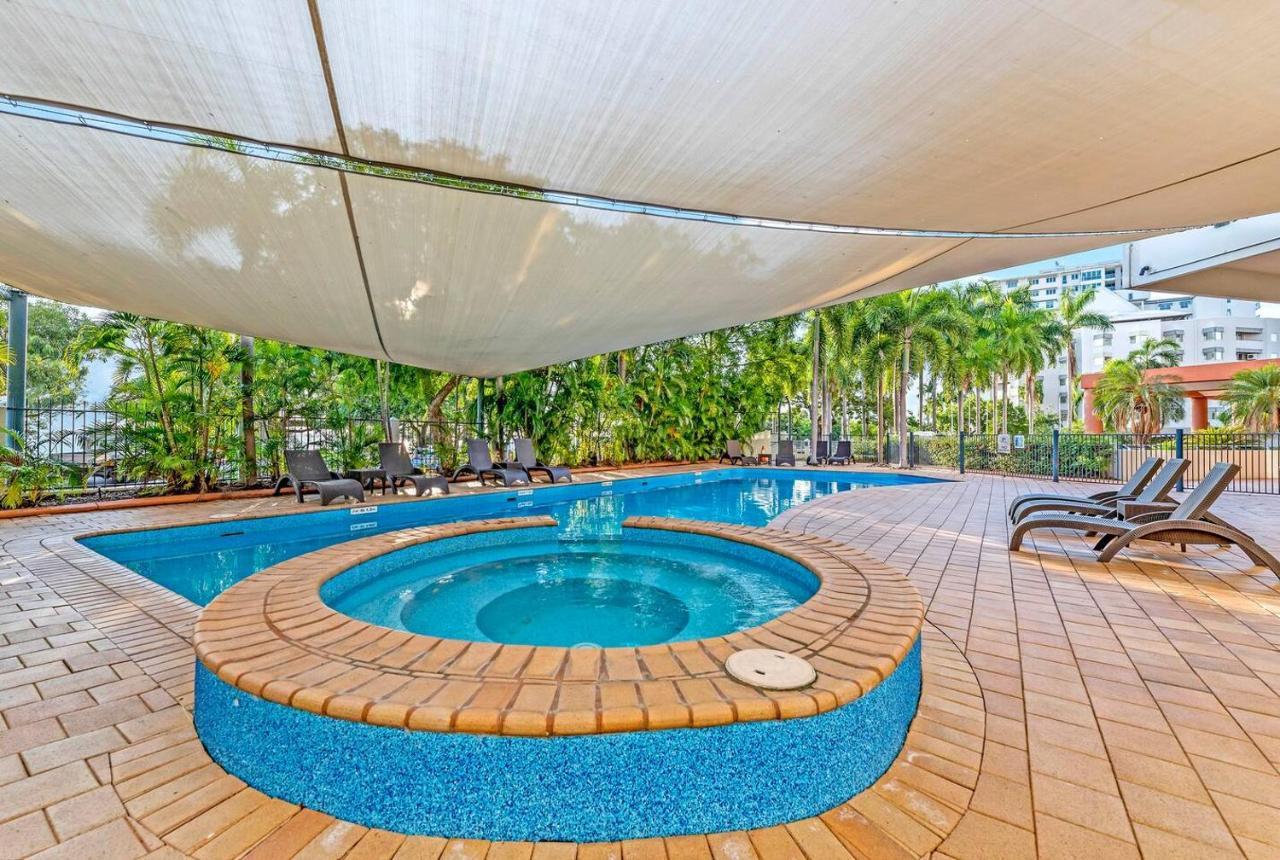 Escape On The Esplanade With Pool & Balcony Apartment